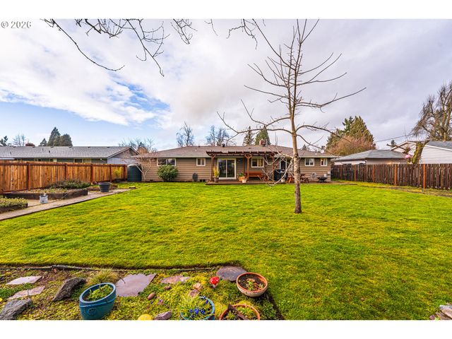 421 WOODLANE Dr, Springfield, OR 97477