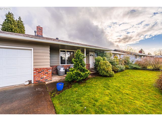 421 WOODLANE Dr, Springfield, OR 97477