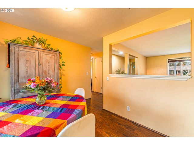 421 WOODLANE Dr, Springfield, OR 97477