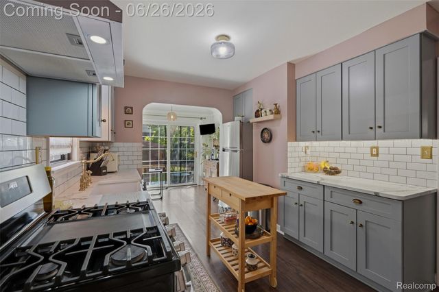 461 Manor Street, Grosse Pointe Farms, MI 48236