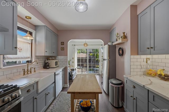461 Manor Street, Grosse Pointe Farms, MI 48236