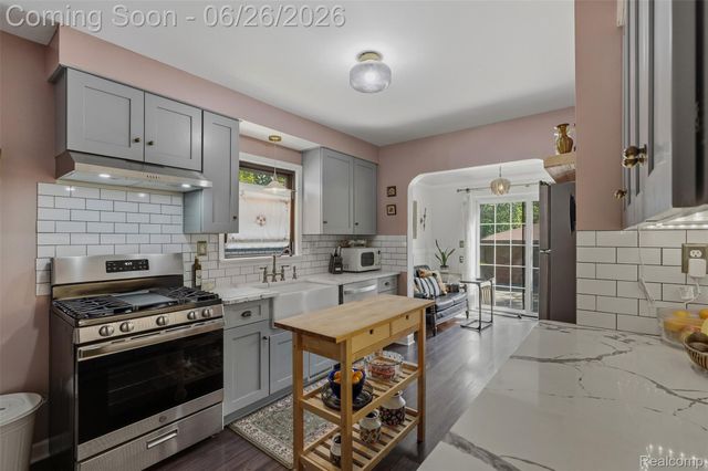 461 Manor Street, Grosse Pointe Farms, MI 48236