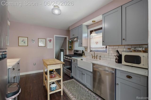 461 Manor Street, Grosse Pointe Farms, MI 48236