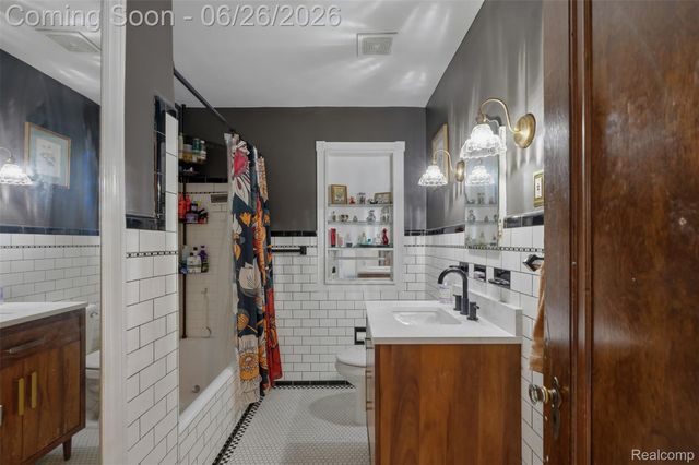 461 Manor Street, Grosse Pointe Farms, MI 48236