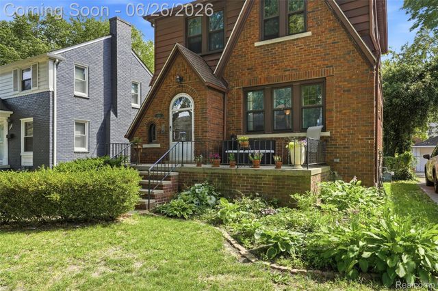 461 Manor Street, Grosse Pointe Farms, MI 48236
