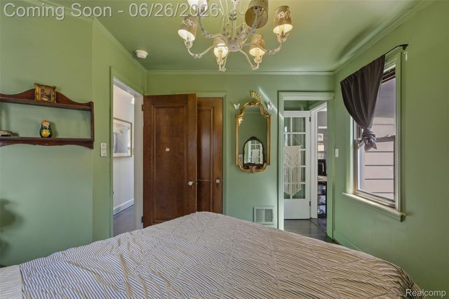 461 Manor Street, Grosse Pointe Farms, MI 48236