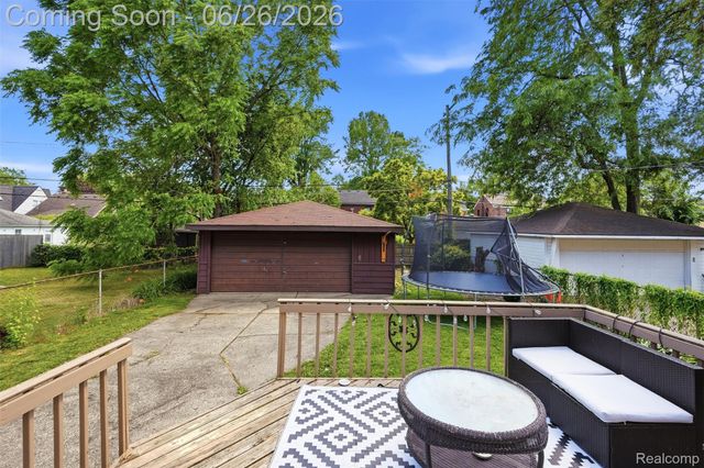 461 Manor Street, Grosse Pointe Farms, MI 48236