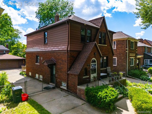 461 Manor Street, Grosse Pointe Farms, MI 48236
