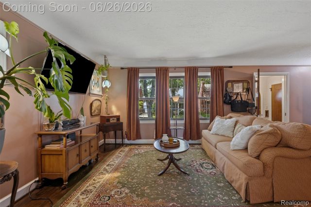 461 Manor Street, Grosse Pointe Farms, MI 48236