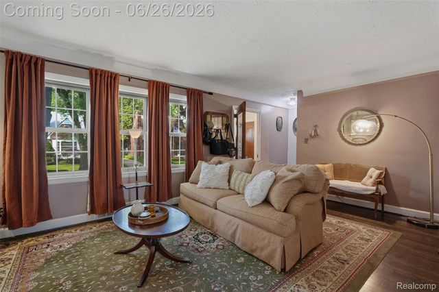 461 Manor Street, Grosse Pointe Farms, MI 48236