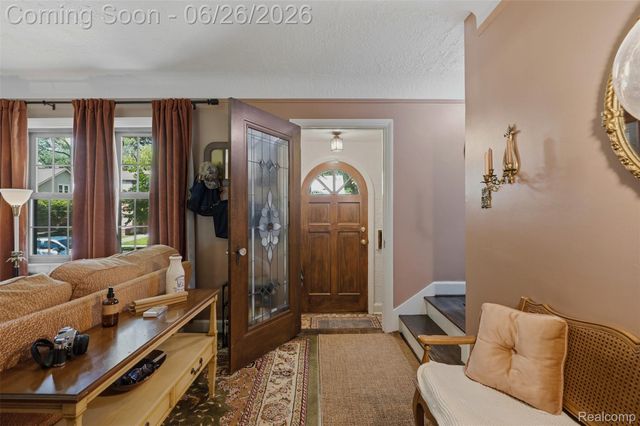 461 Manor Street, Grosse Pointe Farms, MI 48236