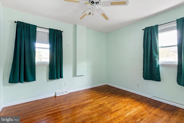 12 GRANVILLE LN, Newark, DE 19713