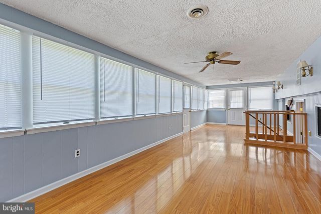 12 GRANVILLE LN, Newark, DE 19713