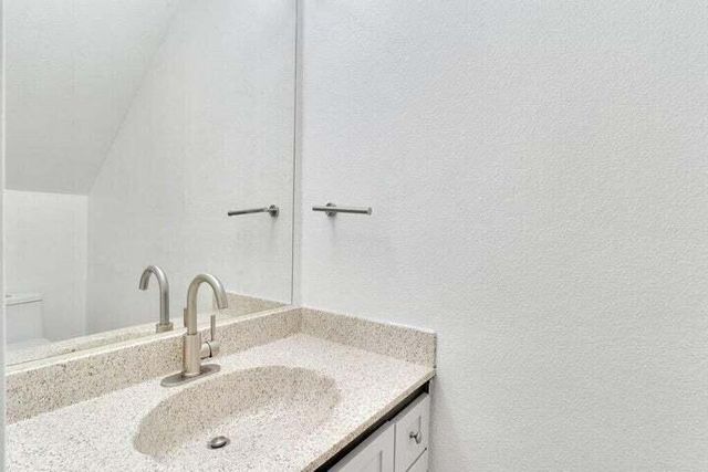 34 Lakeview Circle, Cathedral City, CA 92234