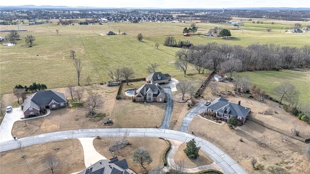 515 Candlelight Circle, Elm Springs, AR 72762