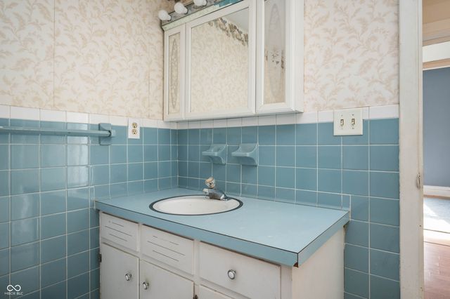 206 E John Street, Alexandria, IN 46001