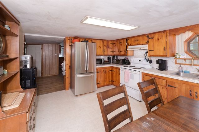 330 Mount Wayte Ave, Framingham, MA 01702