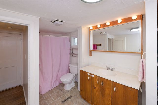 330 Mount Wayte Ave, Framingham, MA 01702