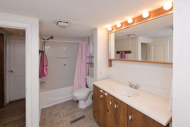 330 Mount Wayte Ave, Framingham, MA 01702