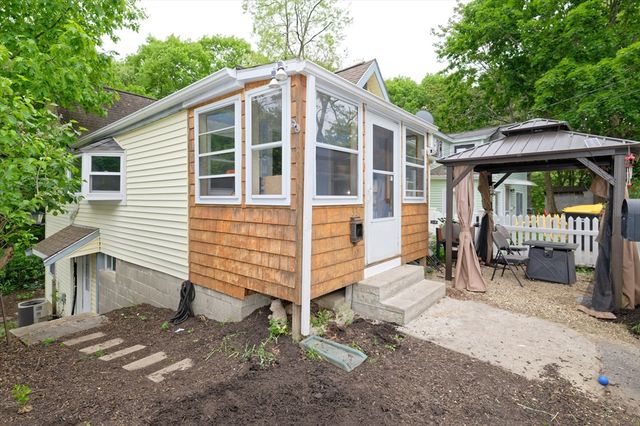 330 Mount Wayte Ave, Framingham, MA 01702
