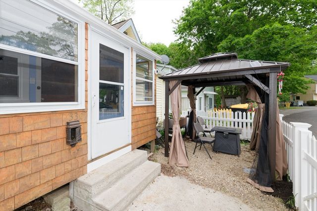 330 Mount Wayte Ave, Framingham, MA 01702