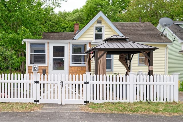 330 Mount Wayte Ave, Framingham, MA 01702