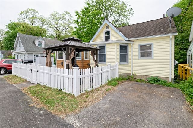 330 Mount Wayte Ave, Framingham, MA 01702