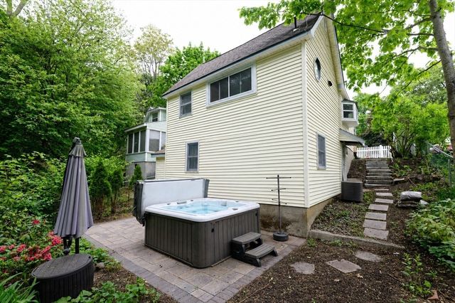 330 Mount Wayte Ave, Framingham, MA 01702