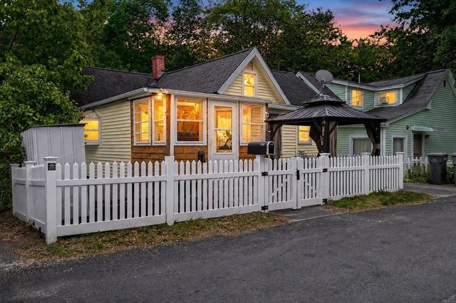 330 Mount Wayte Ave, Framingham, MA 01702