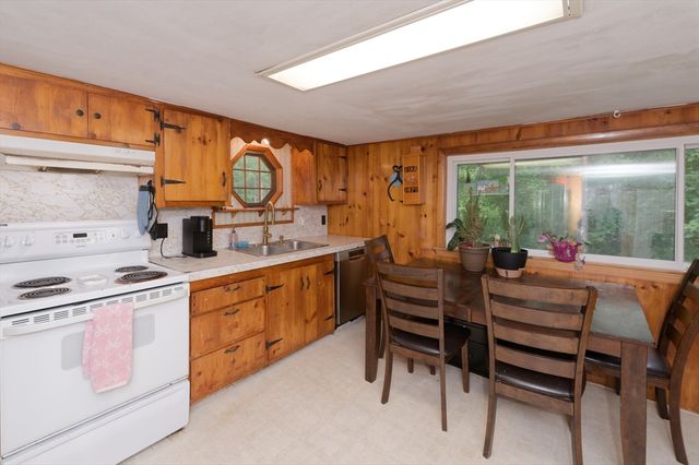 330 Mount Wayte Ave, Framingham, MA 01702
