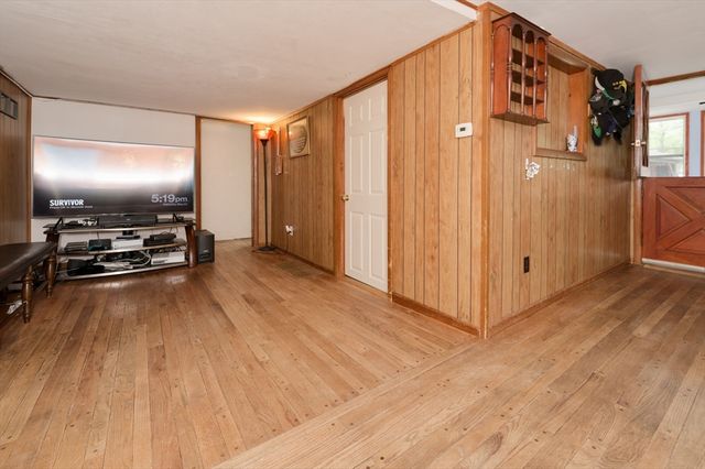 330 Mount Wayte Ave, Framingham, MA 01702