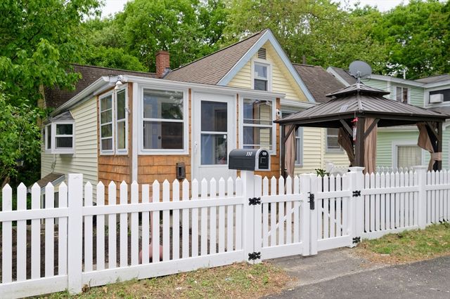 330 Mount Wayte Ave, Framingham, MA 01702