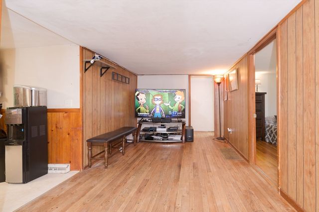 330 Mount Wayte Ave, Framingham, MA 01702