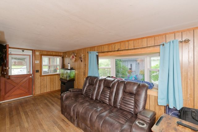 330 Mount Wayte Ave, Framingham, MA 01702