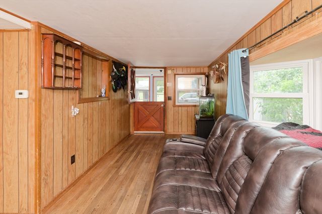 330 Mount Wayte Ave, Framingham, MA 01702