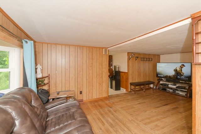 330 Mount Wayte Ave, Framingham, MA 01702