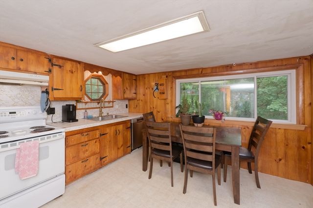 330 Mount Wayte Ave, Framingham, MA 01702