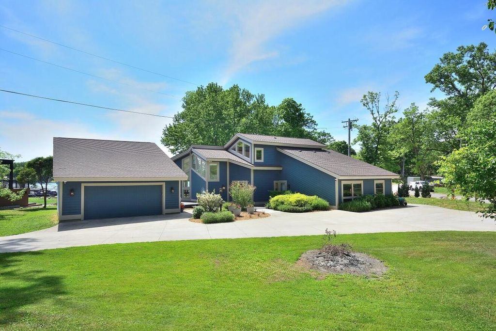 W339N5275 Road O, Nashotah, WI 53058