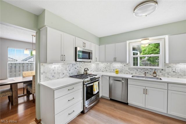 9764 Wainwright Terrace, Olmsted Falls, OH 44138