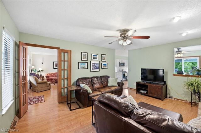 9764 Wainwright Terrace, Olmsted Falls, OH 44138