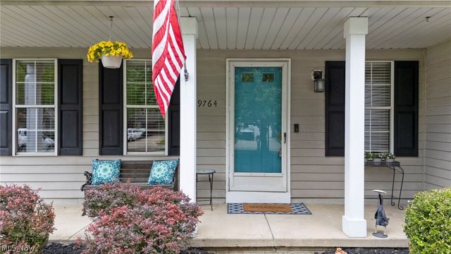 9764 Wainwright Terrace, Olmsted Falls, OH 44138