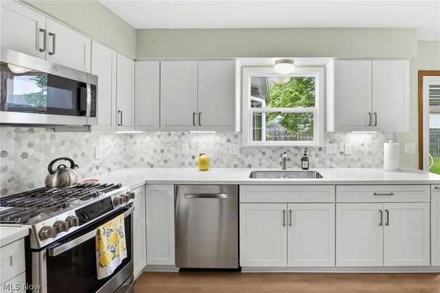 9764 Wainwright Terrace, Olmsted Falls, OH 44138