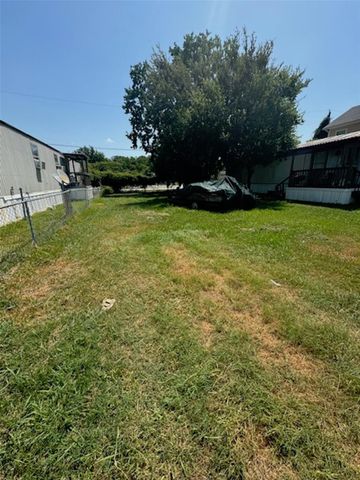 3215 Bay Oaks Harbor Drive, Baytown, TX 77523