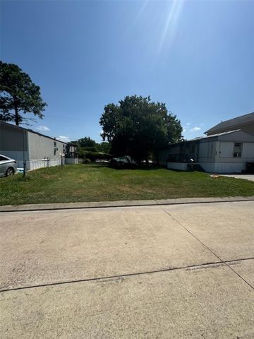3215 Bay Oaks Harbor Drive, Baytown, TX 77523