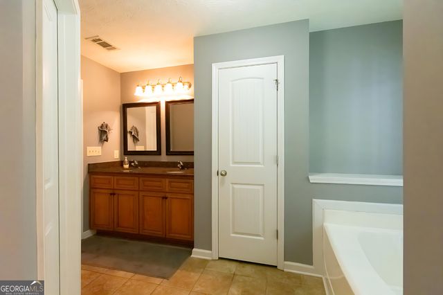 160 Brooks Lake Drive, Newnan, GA 30263