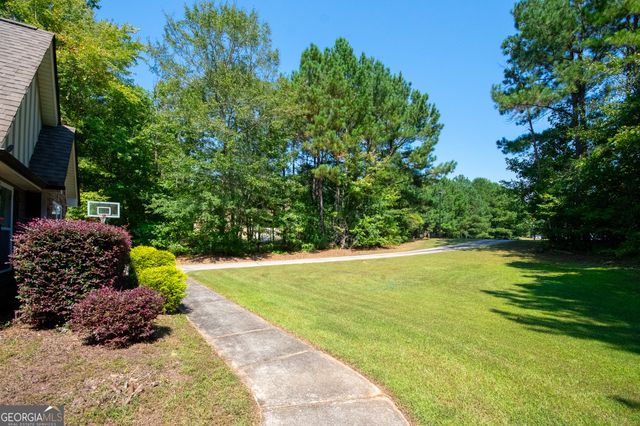 160 Brooks Lake Drive, Newnan, GA 30263