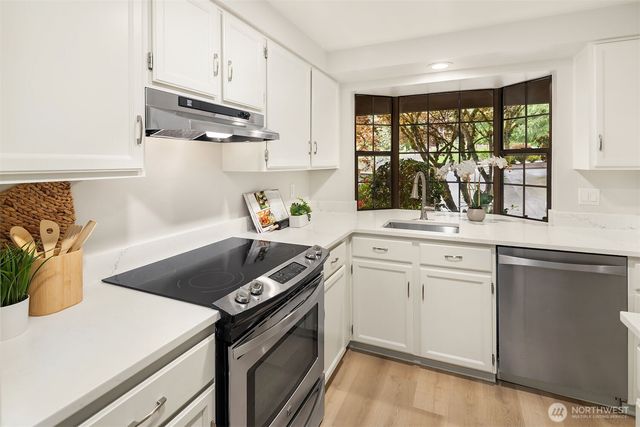 13706 NE 85th Street, Redmond, WA 98052