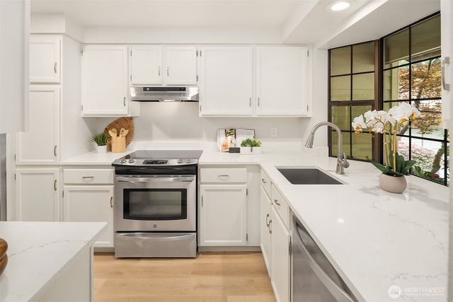 13706 NE 85th Street, Redmond, WA 98052