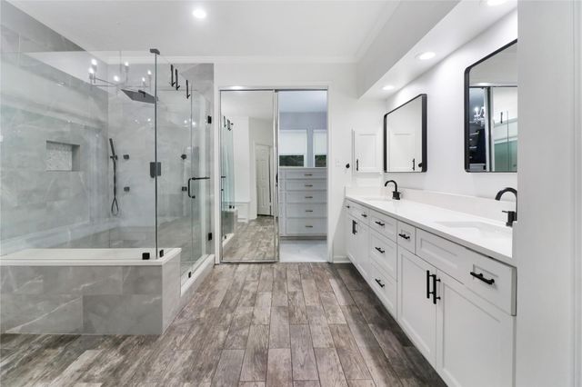 9118 Woodwind Lakes Drive, Houston, TX 77040