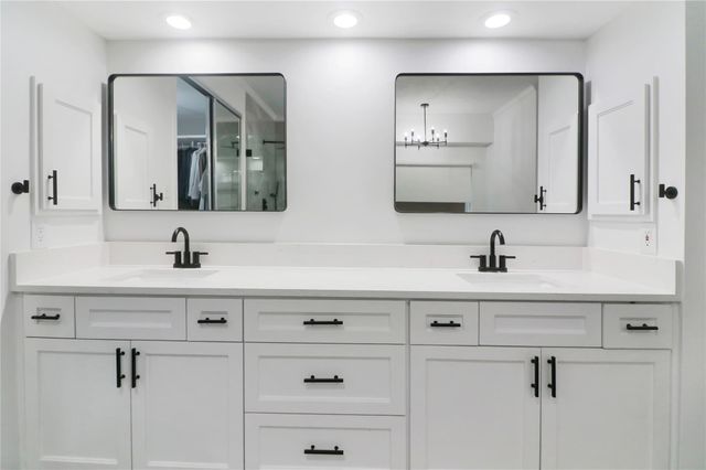 9118 Woodwind Lakes Drive, Houston, TX 77040